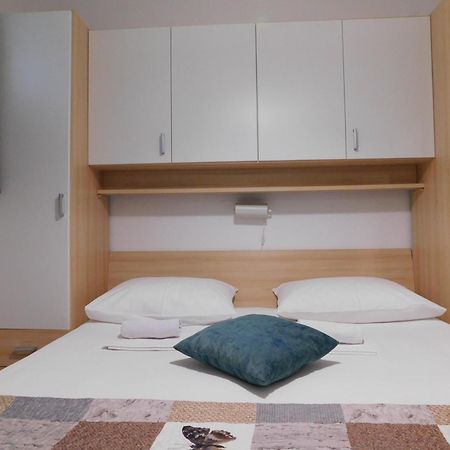 Apartmani Salus Pag Town Εξωτερικό φωτογραφία