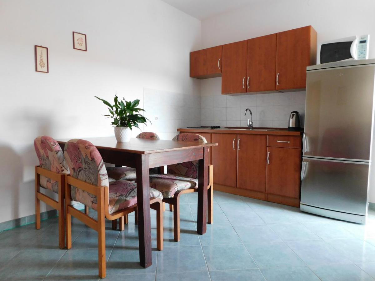 Apartmani Salus Pag Town Εξωτερικό φωτογραφία