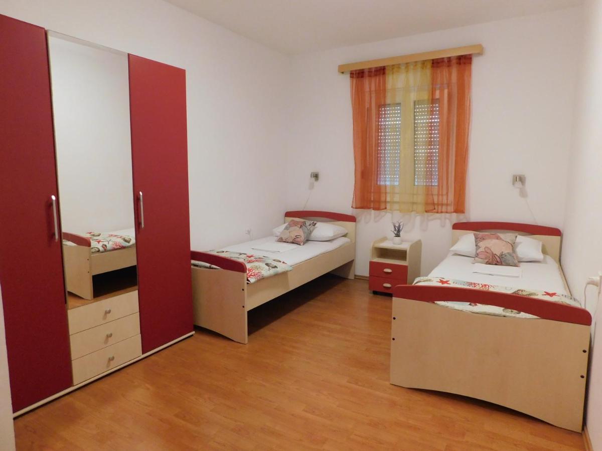 Apartmani Salus Pag Town Εξωτερικό φωτογραφία