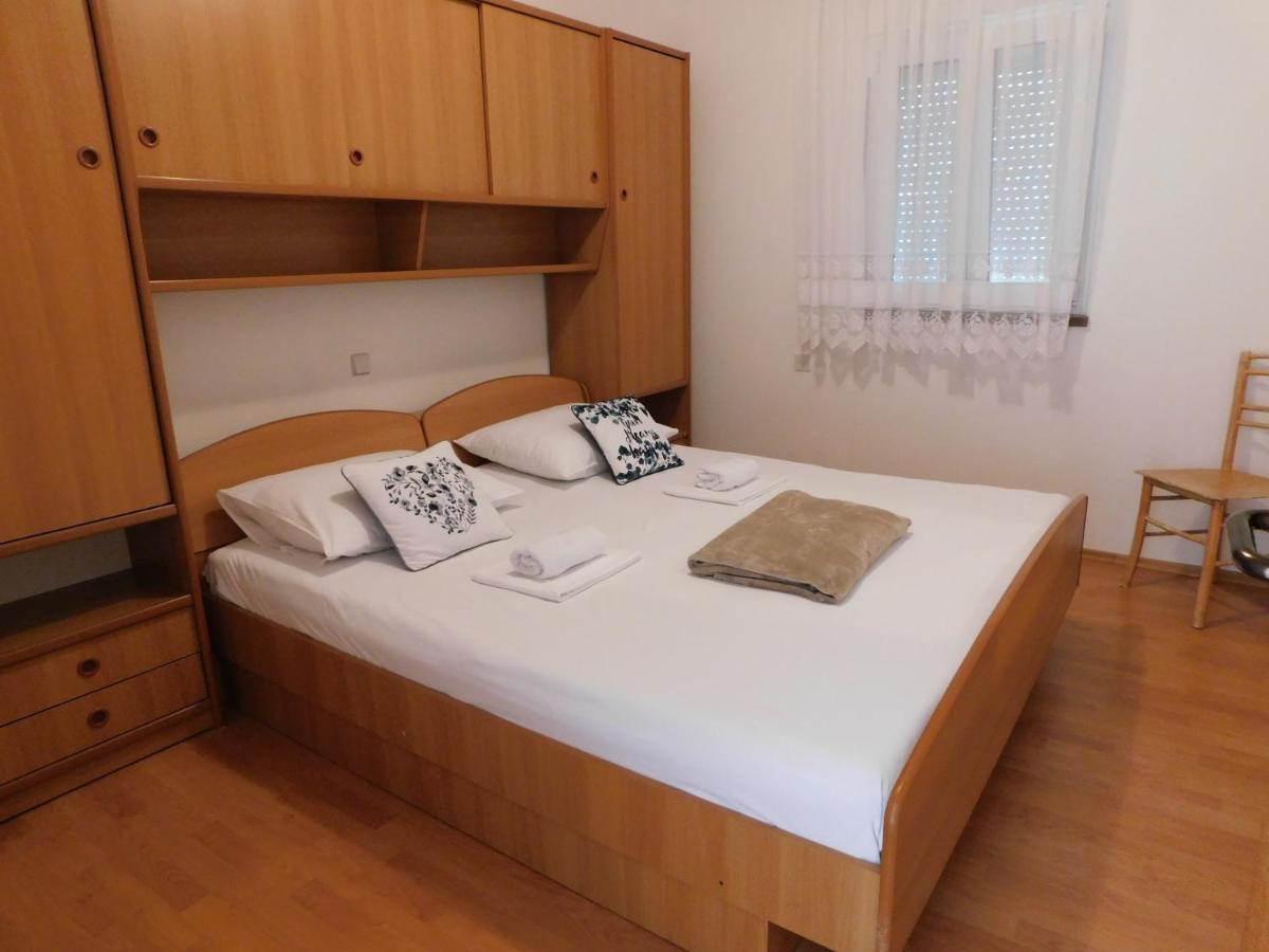 Apartmani Salus Pag Town Εξωτερικό φωτογραφία