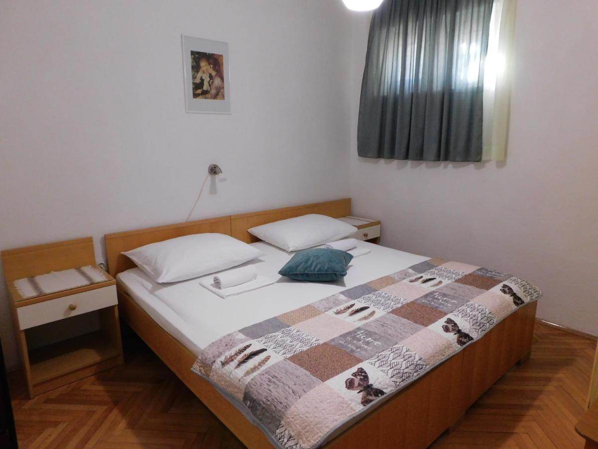 Apartmani Salus Pag Town Εξωτερικό φωτογραφία